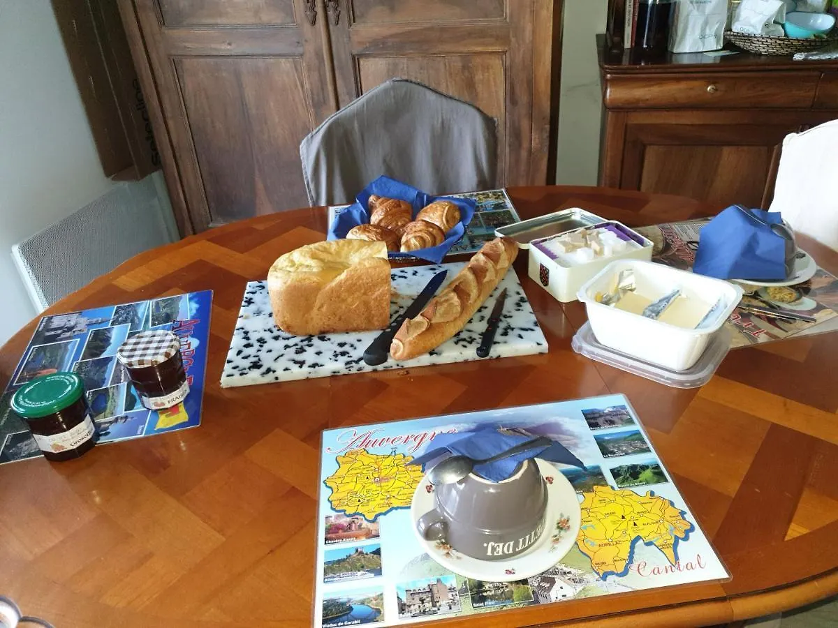 Homestay Brigitte Carbonnel Apartment Aydat