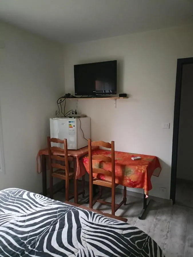 Brigitte Carbonnel Apartment Aydat Homestay